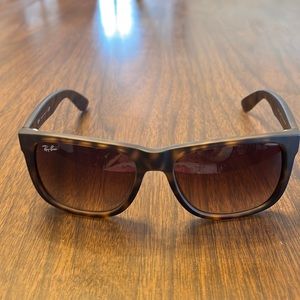 Tortoise shell Wayfair sunglasses